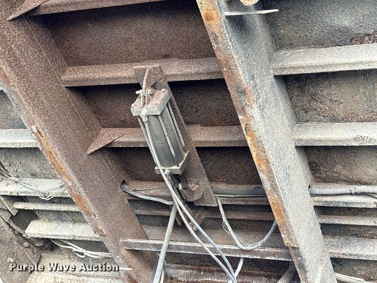 image for item FI0024 2001 International 4700 dump truck