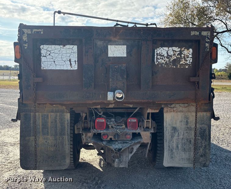 image for item FI0024 2001 International 4700 dump truck