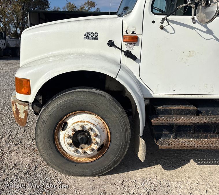 image for item FI0024 2001 International 4700 dump truck