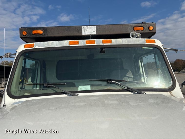 image for item FI0024 2001 International 4700 dump truck