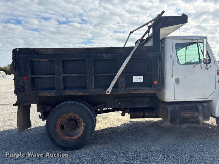 image for item FI0024 2001 International 4700 dump truck