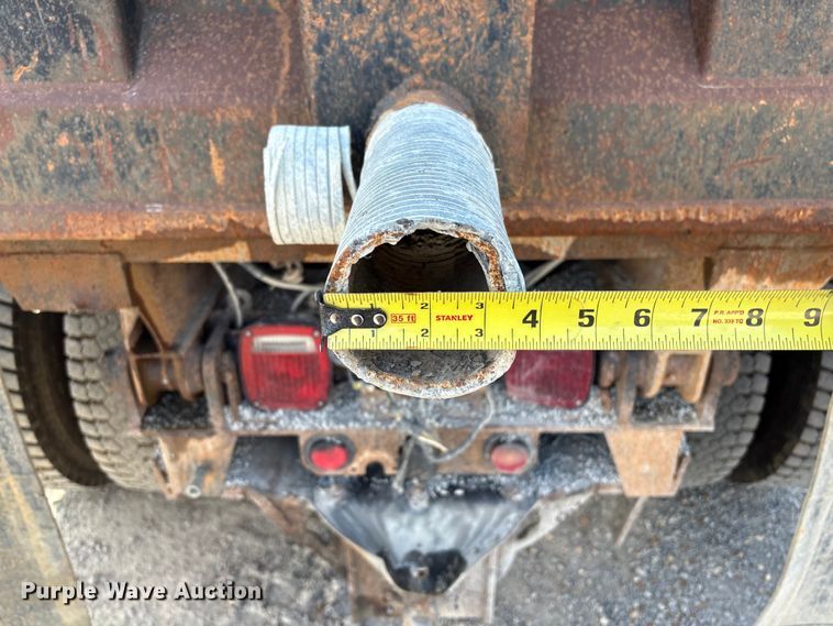 image for item FI0024 2001 International 4700 dump truck