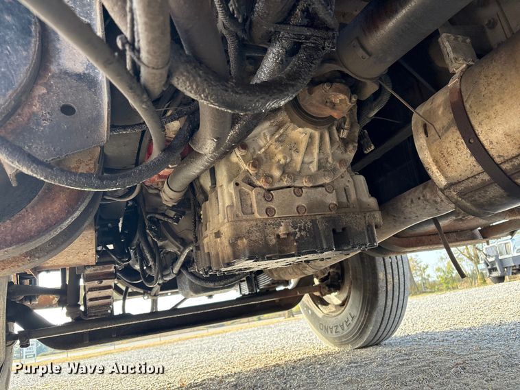 image for item FI0024 2001 International 4700 dump truck