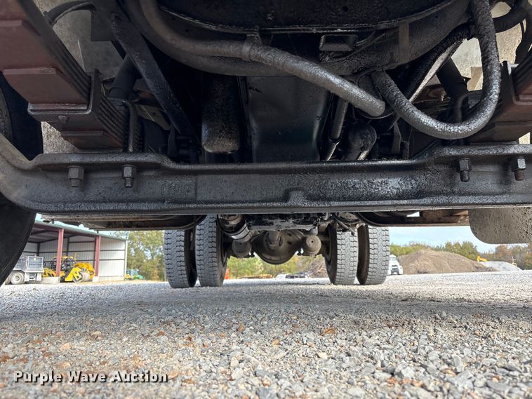 image for item FI0024 2001 International 4700 dump truck