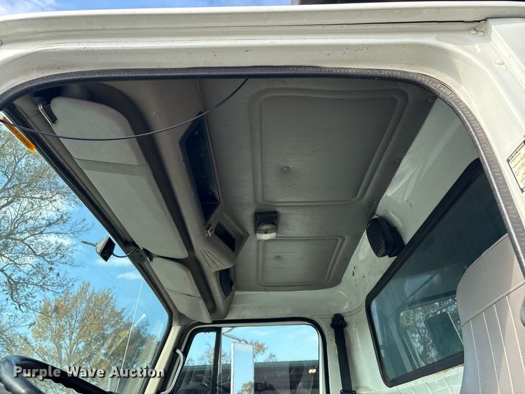 image for item FI0024 2001 International 4700 dump truck