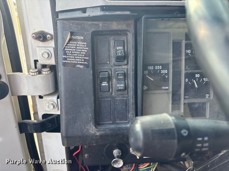 image for item FI0024 2001 International 4700 dump truck