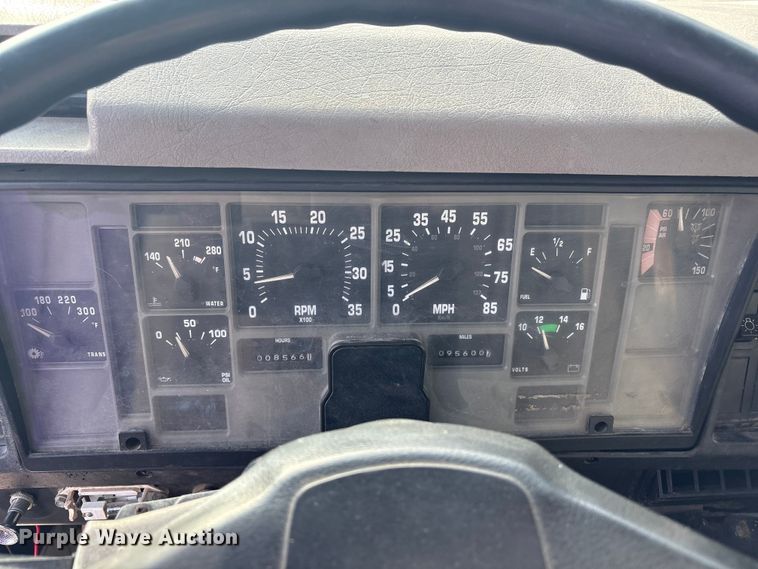 image for item FI0024 2001 International 4700 dump truck