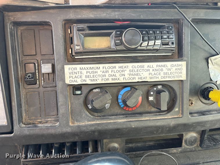 image for item FI0024 2001 International 4700 dump truck