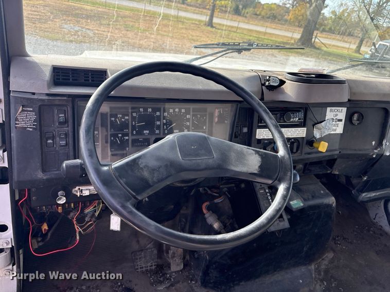 image for item FI0024 2001 International 4700 dump truck