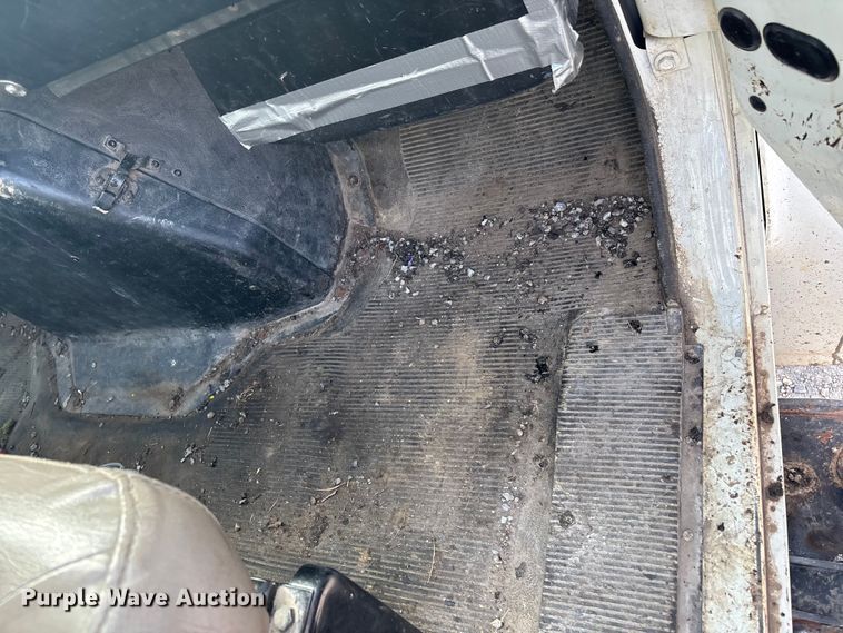 image for item FI0024 2001 International 4700 dump truck