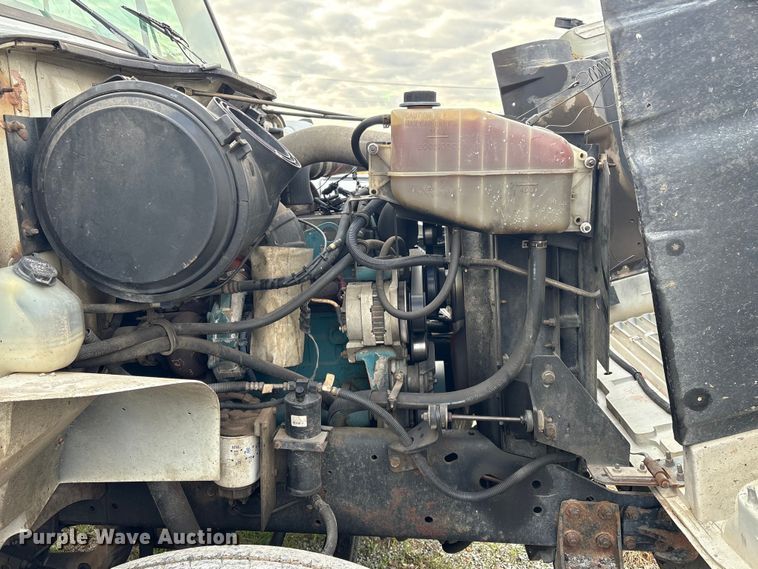 image for item FI0024 2001 International 4700 dump truck