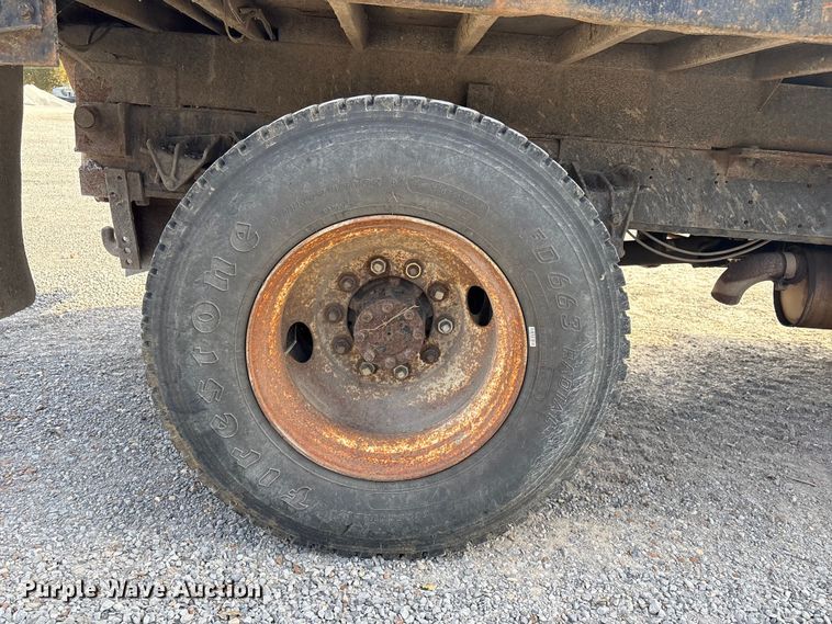 image for item FI0024 2001 International 4700 dump truck