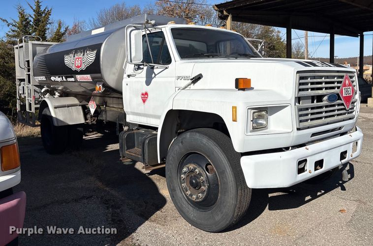 image for item FI0101 1990 Ford F700 fuel truck