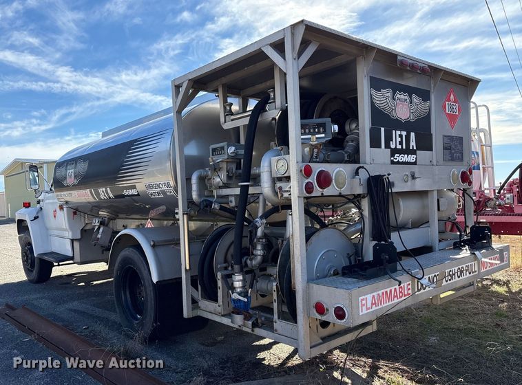 image for item FI0101 1990 Ford F700 fuel truck
