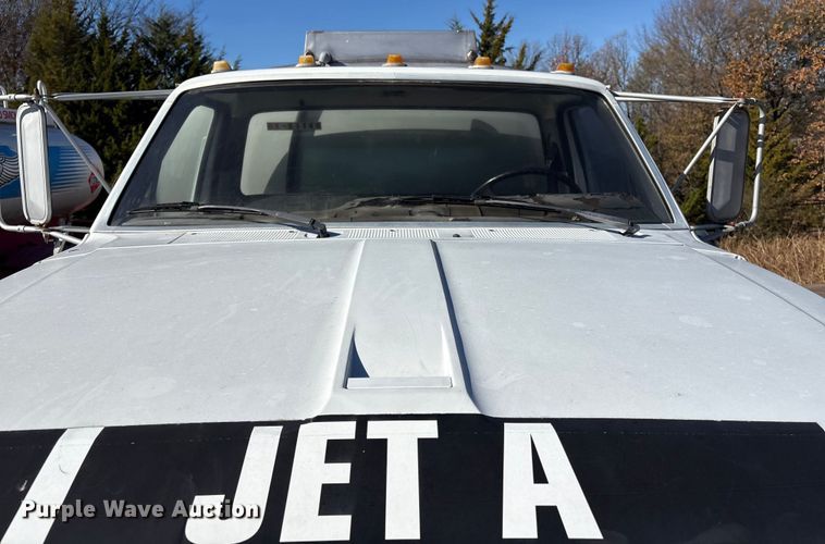 image for item FI0101 1990 Ford F700 fuel truck