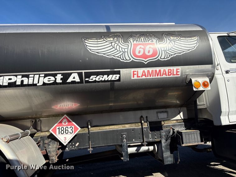 image for item FI0101 1990 Ford F700 fuel truck