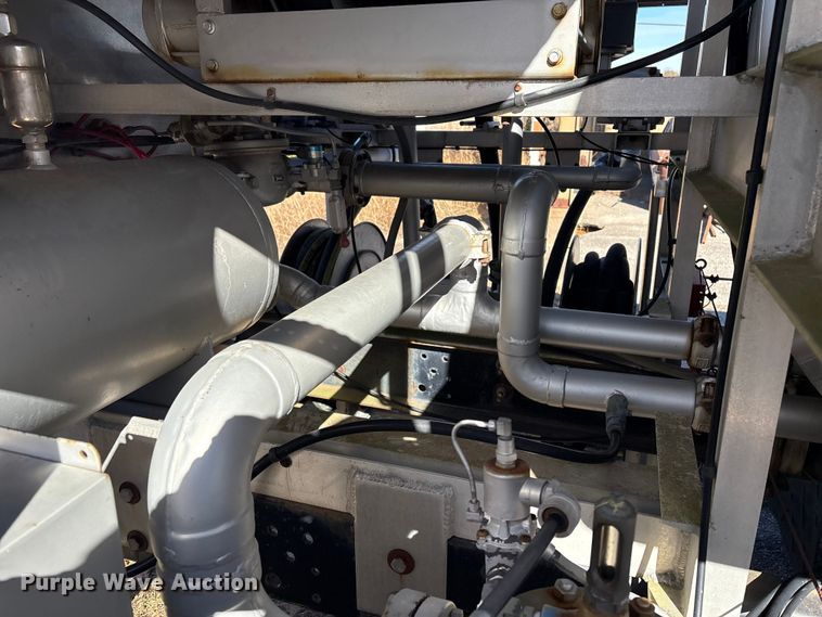 image for item FI0101 1990 Ford F700 fuel truck