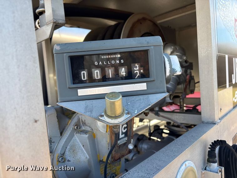 image for item FI0101 1990 Ford F700 fuel truck