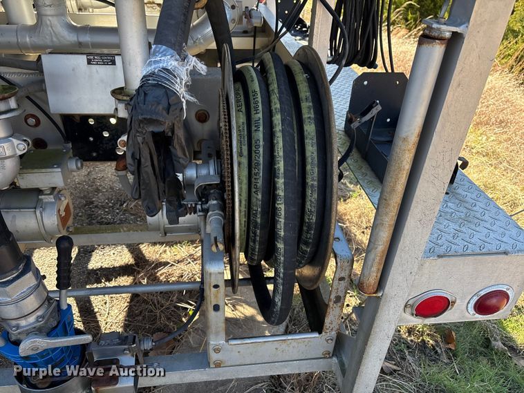 image for item FI0101 1990 Ford F700 fuel truck