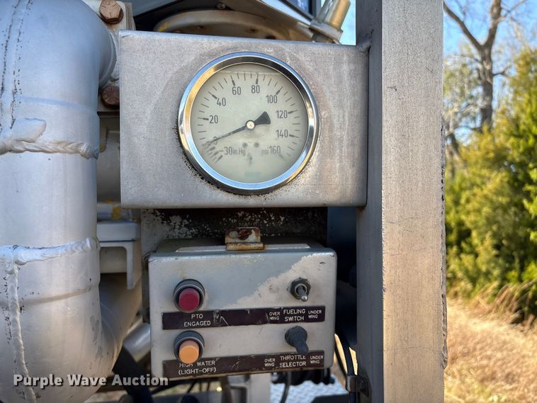 image for item FI0101 1990 Ford F700 fuel truck