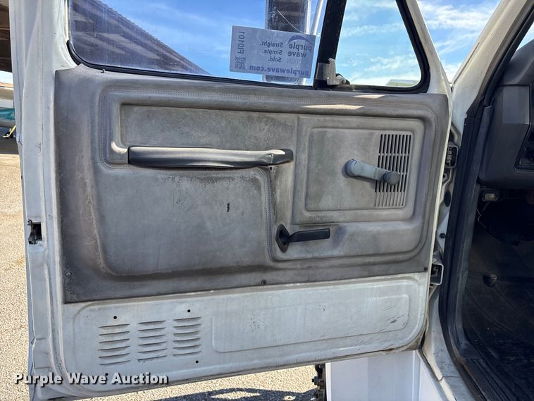 image for item FI0101 1990 Ford F700 fuel truck