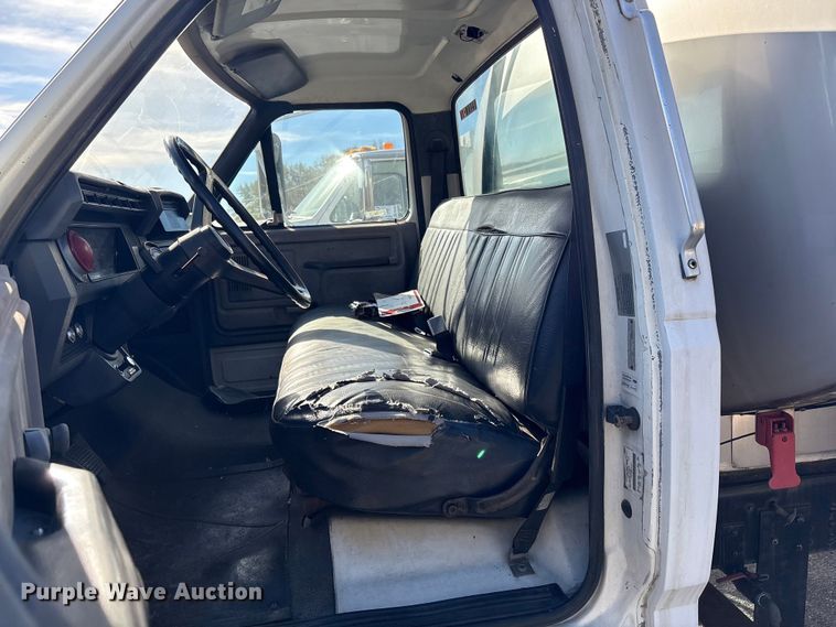 image for item FI0101 1990 Ford F700 fuel truck