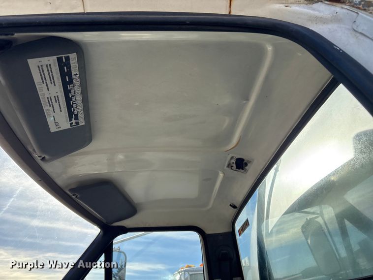 image for item FI0101 1990 Ford F700 fuel truck