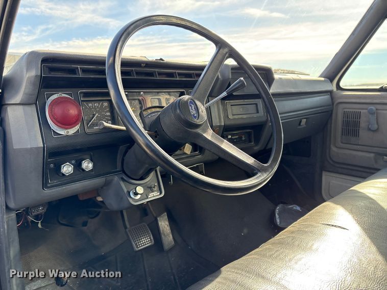 image for item FI0101 1990 Ford F700 fuel truck