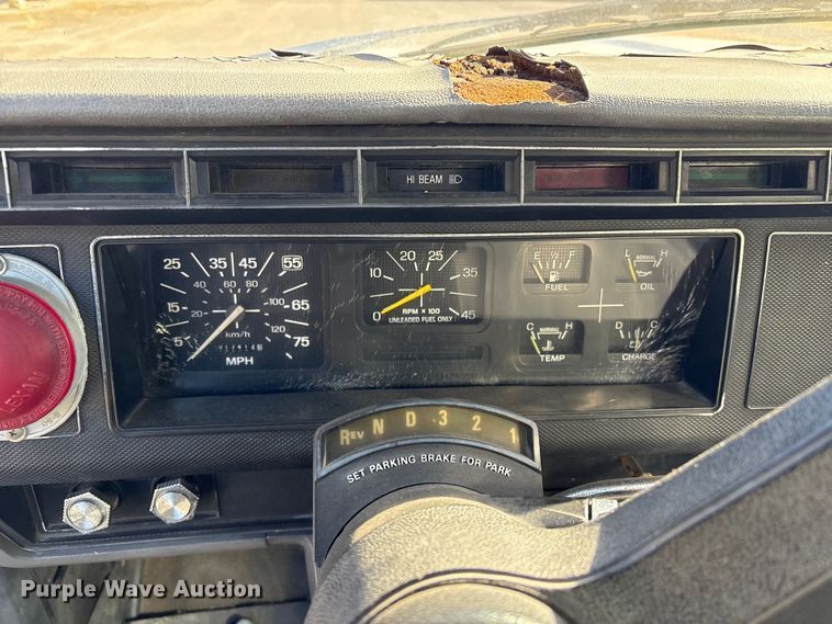 image for item FI0101 1990 Ford F700 fuel truck