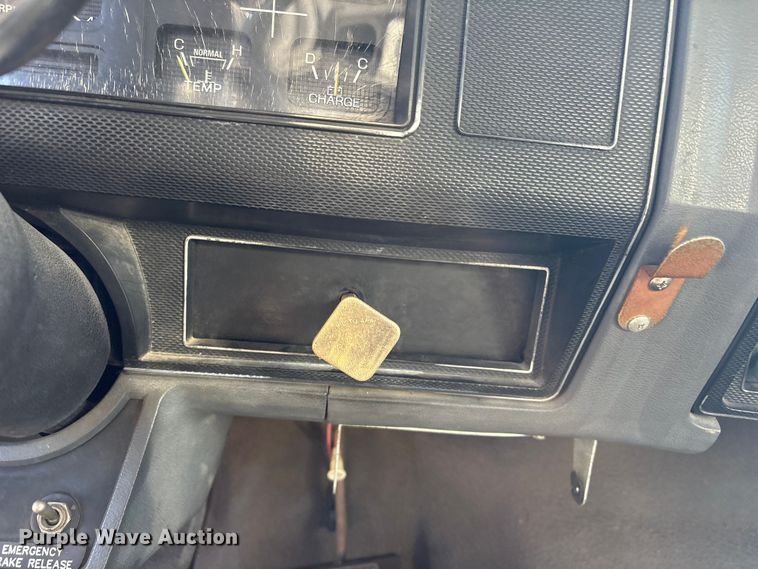 image for item FI0101 1990 Ford F700 fuel truck