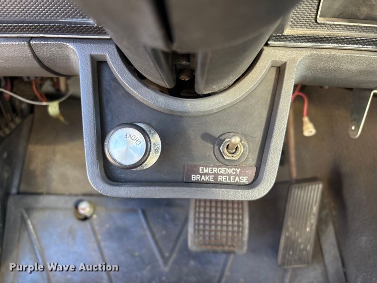 image for item FI0101 1990 Ford F700 fuel truck