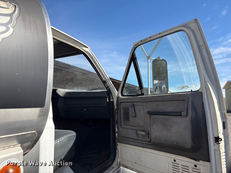 image for item FI0101 1990 Ford F700 fuel truck