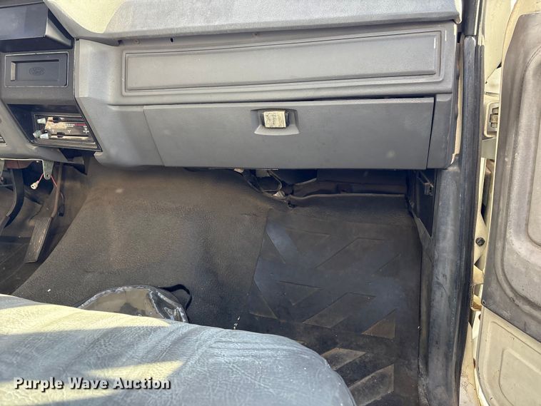 image for item FI0101 1990 Ford F700 fuel truck