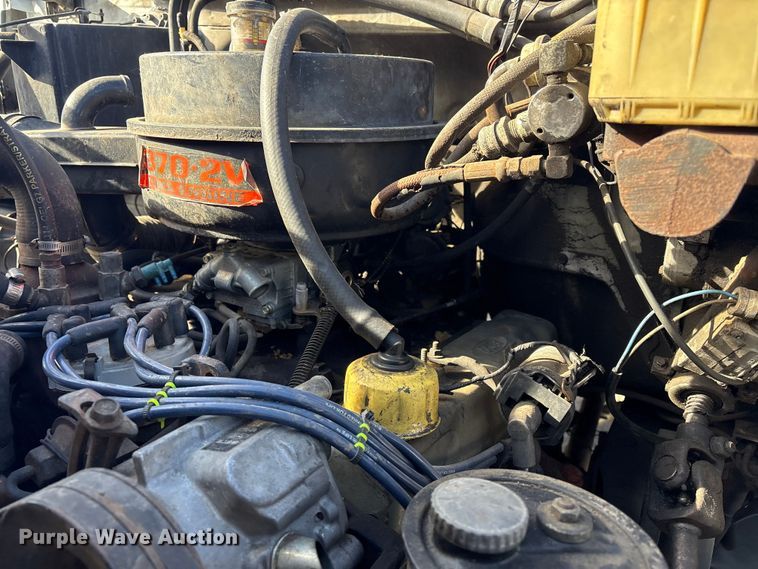 image for item FI0101 1990 Ford F700 fuel truck