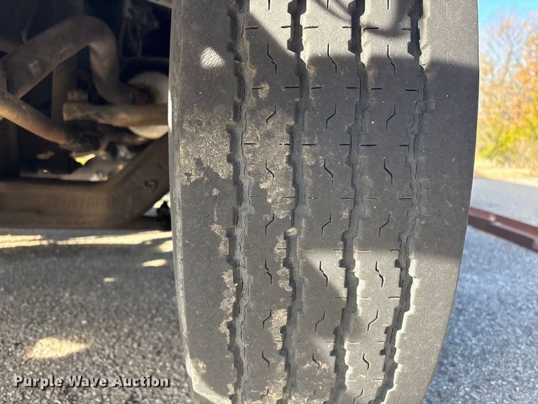 image for item FI0101 1990 Ford F700 fuel truck