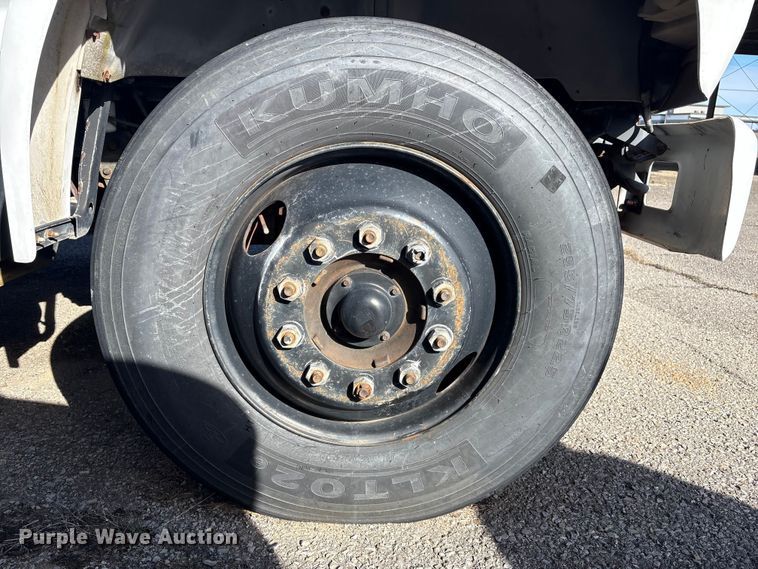 image for item FI0101 1990 Ford F700 fuel truck