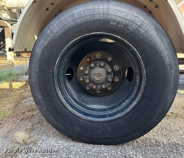 image for item FI0101 1990 Ford F700 fuel truck