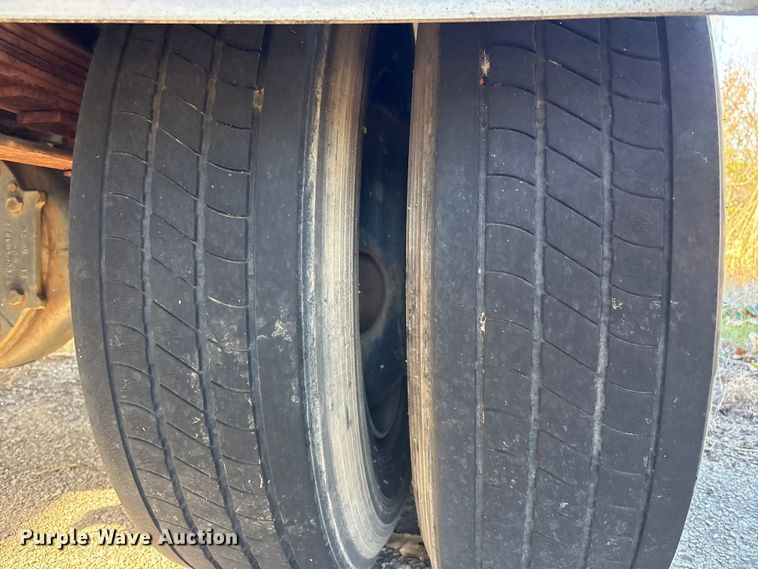 image for item FI0101 1990 Ford F700 fuel truck