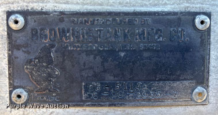 image for item FI0101 1990 Ford F700 fuel truck