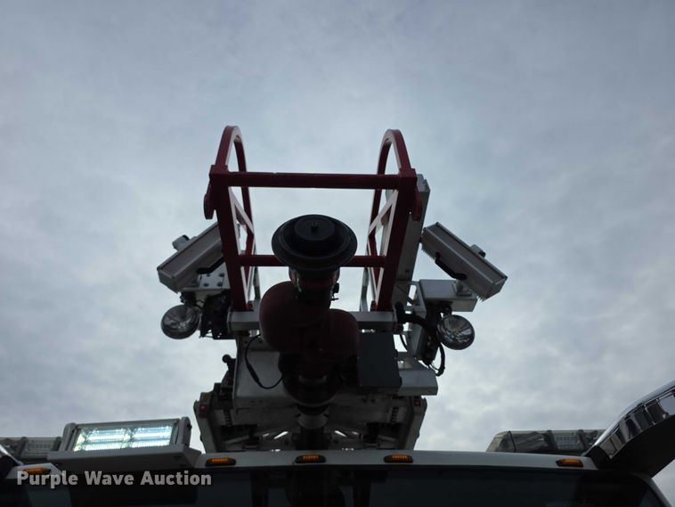 image for item FI0630 2009 Pierce Velocity ladder fire truck