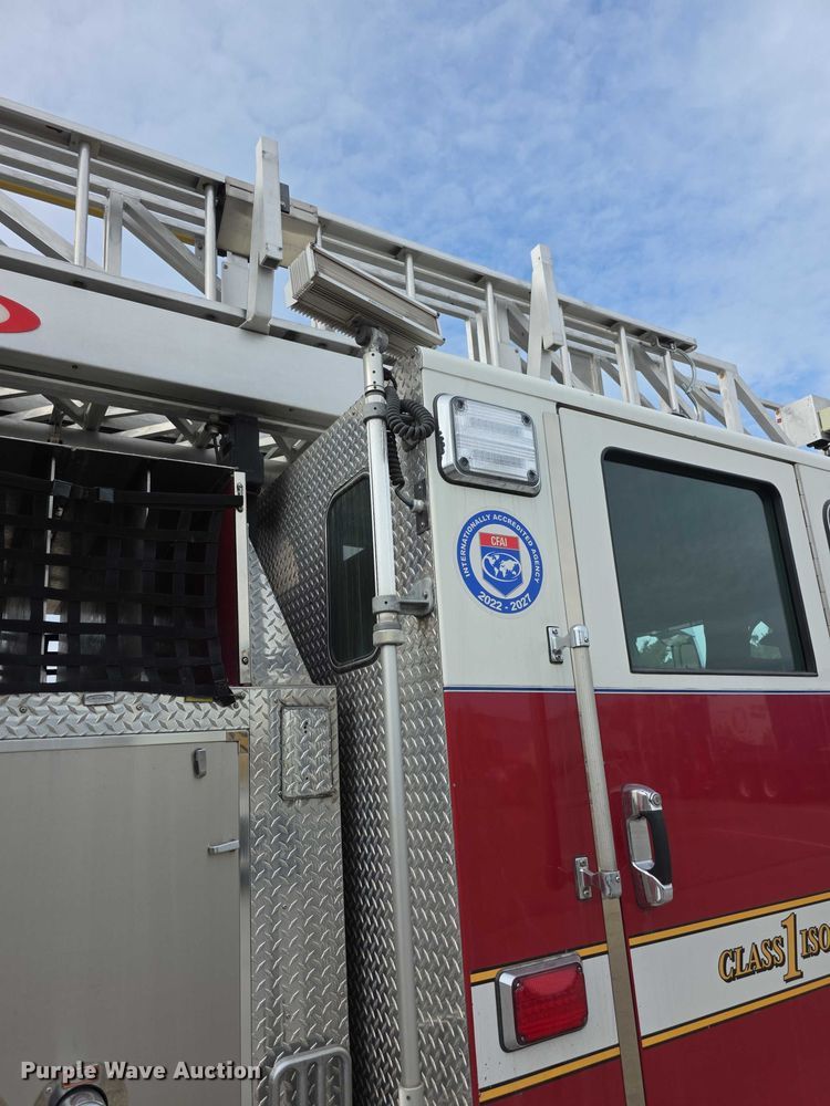 image for item FI0630 2009 Pierce Velocity ladder fire truck