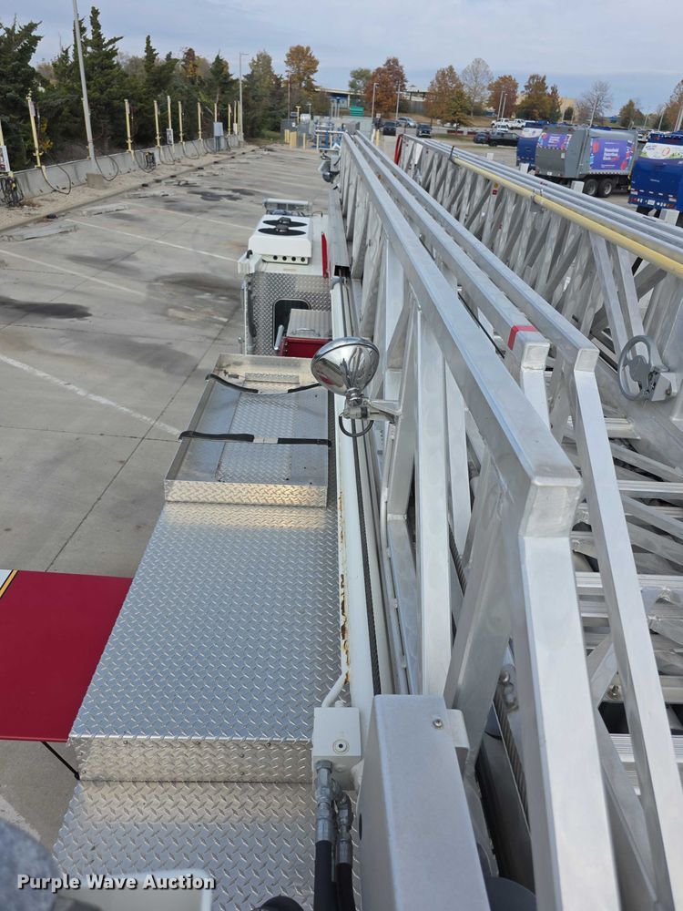 image for item FI0630 2009 Pierce Velocity ladder fire truck