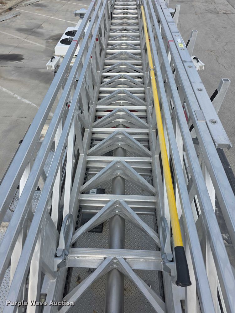 image for item FI0630 2009 Pierce Velocity ladder fire truck