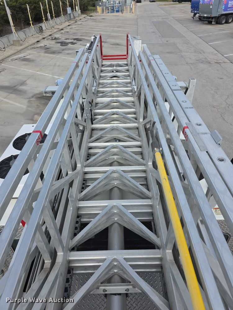 image for item FI0630 2009 Pierce Velocity ladder fire truck