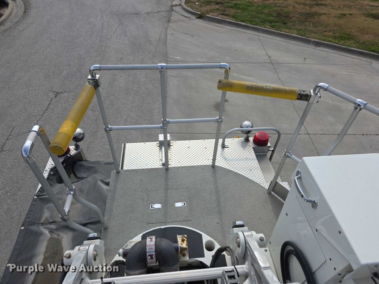 image for item FI0630 2009 Pierce Velocity ladder fire truck