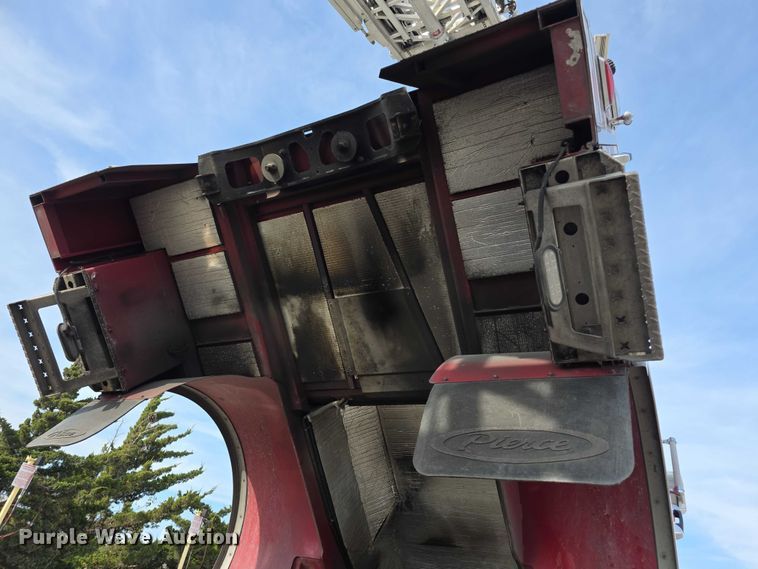 image for item FI0630 2009 Pierce Velocity ladder fire truck