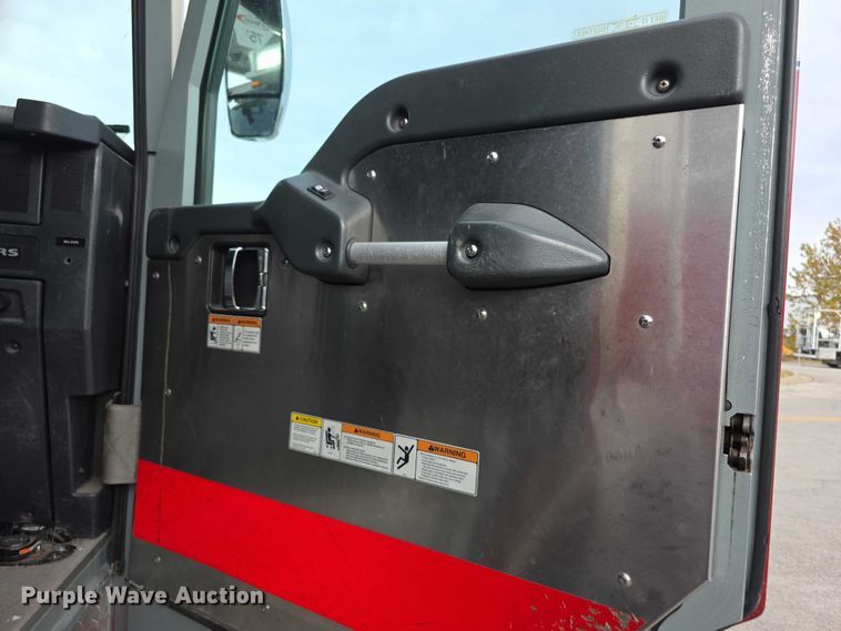 image for item FI0630 2009 Pierce Velocity ladder fire truck