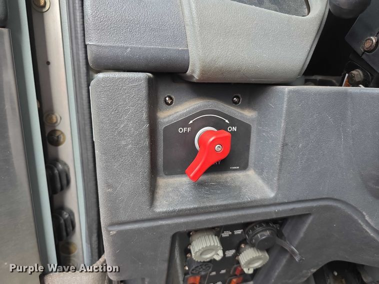 image for item FI0630 2009 Pierce Velocity ladder fire truck