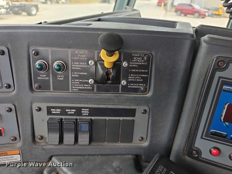 image for item FI0630 2009 Pierce Velocity ladder fire truck