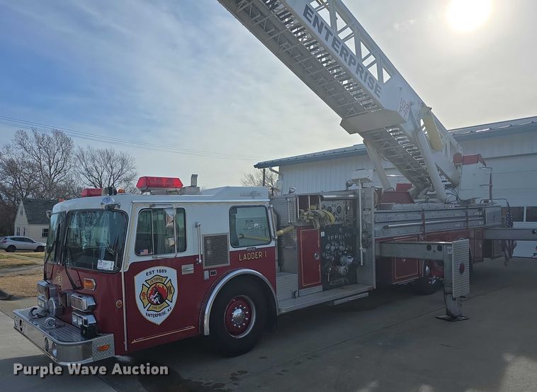 image for item FI0689 1986 Grumman 453886 Duplex ladder fire truck